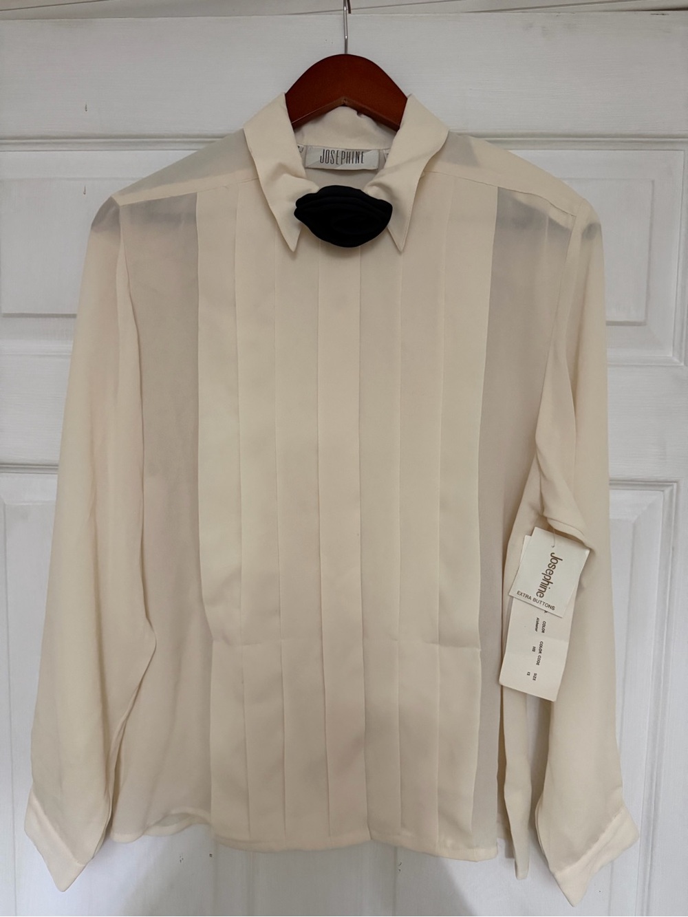 Josephine vintage Cream Pleated Collar Shirt with Black rose Accent with tags